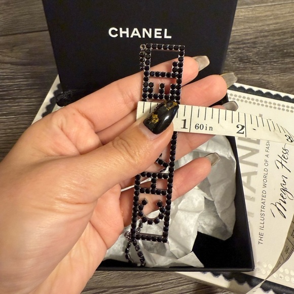 CHANEL Statement Black Crystal "CHANEL" Crystal Chain Necklace - Picture 5 of 9